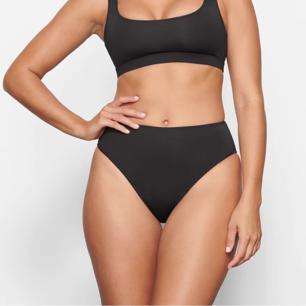 SWIM MID WAIST BOTTOMS | ONYX. NWT